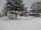 Blick von der Straße auf die Unterkunft (Winter)